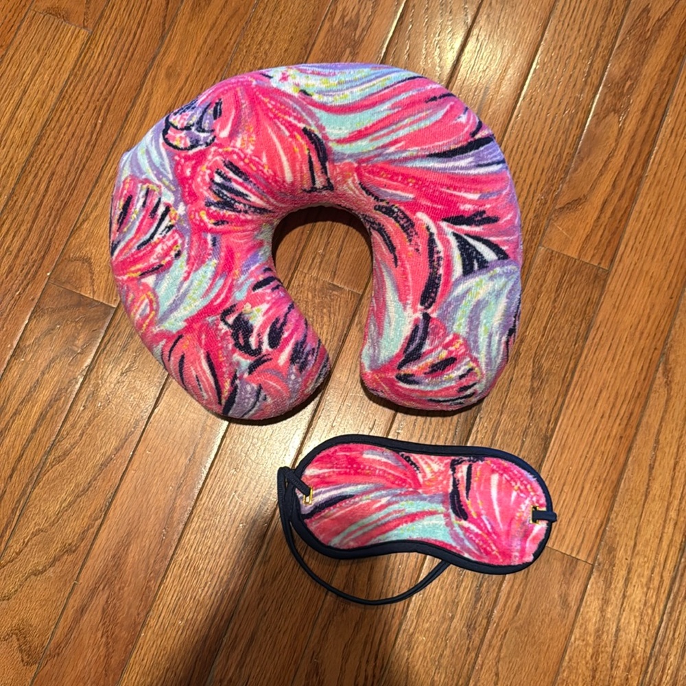 Lilly Pulitzer Travel Set GWP - neck pillow and eye mask - Oh My Guava